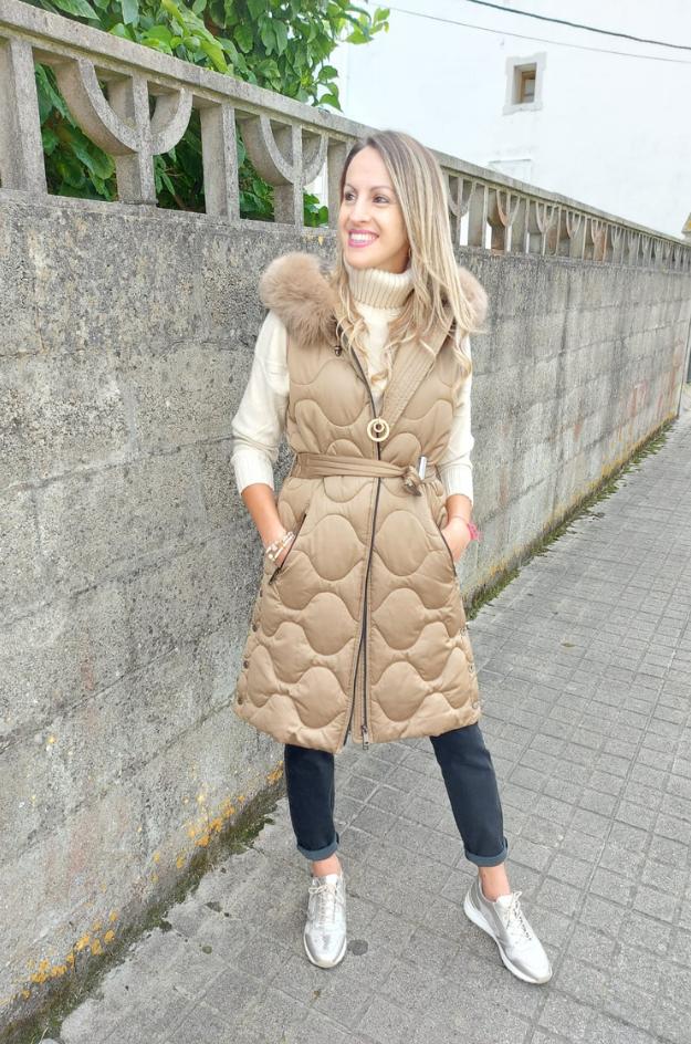Chaleco largo acolchado ligero camel - PREGIO