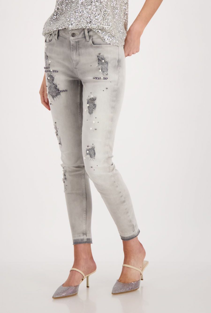 Jeans rotos con joyas MONARI