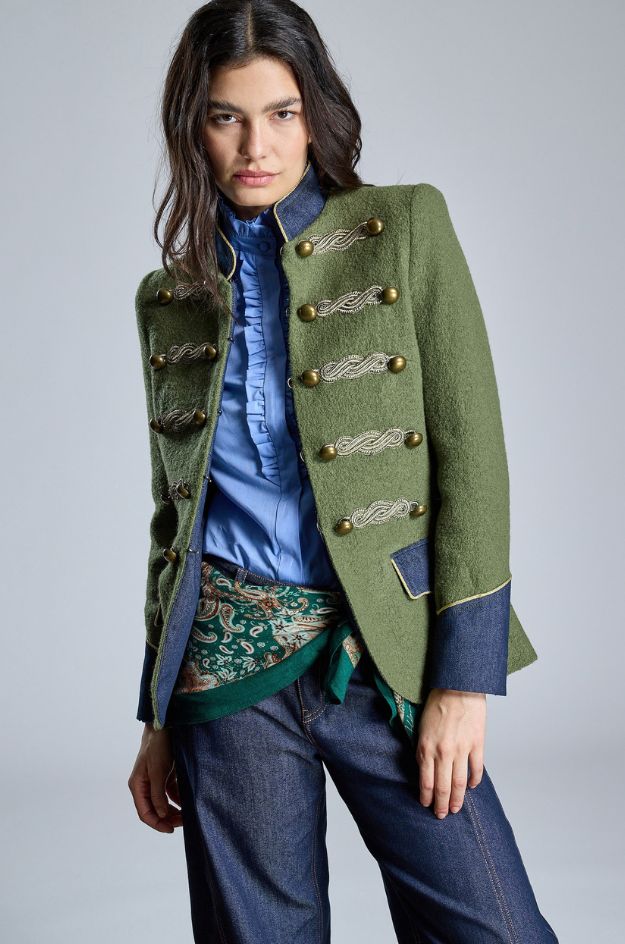 Chaqueta verde estilo militar - Alba Conde - Imagen 2