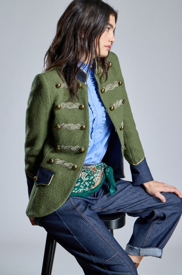 Chaqueta verde estilo militar - Alba Conde - Imagen 3