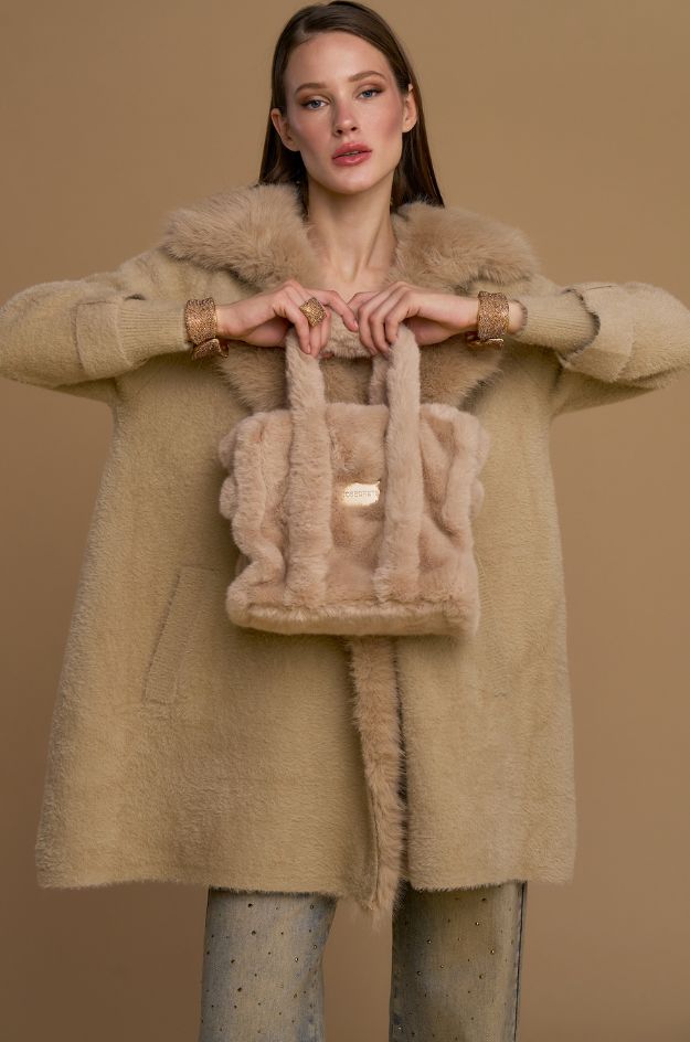 Bolso de manode pelo sintético color beige con asas mullidas - NOSECRETS