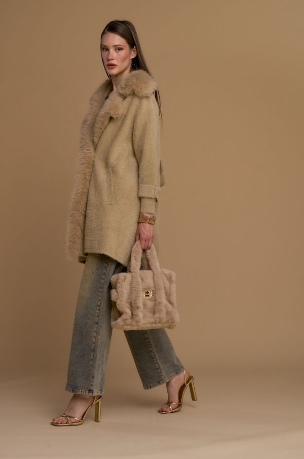 Bolso de manode pelo sintético color beige con asas mullidas - NOSECRETS - Imagen 3