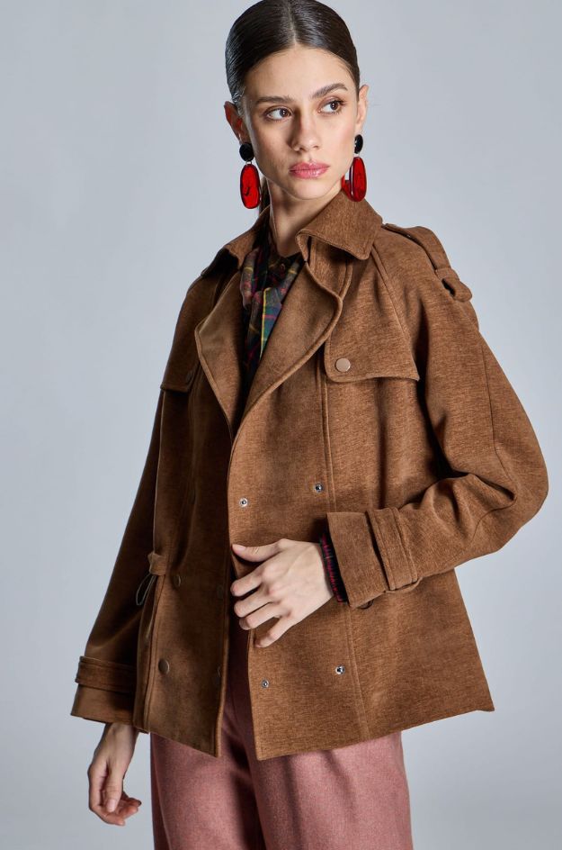 Chaqueta corta marrón estilo sahariana - Alba Conde - Imagen 3