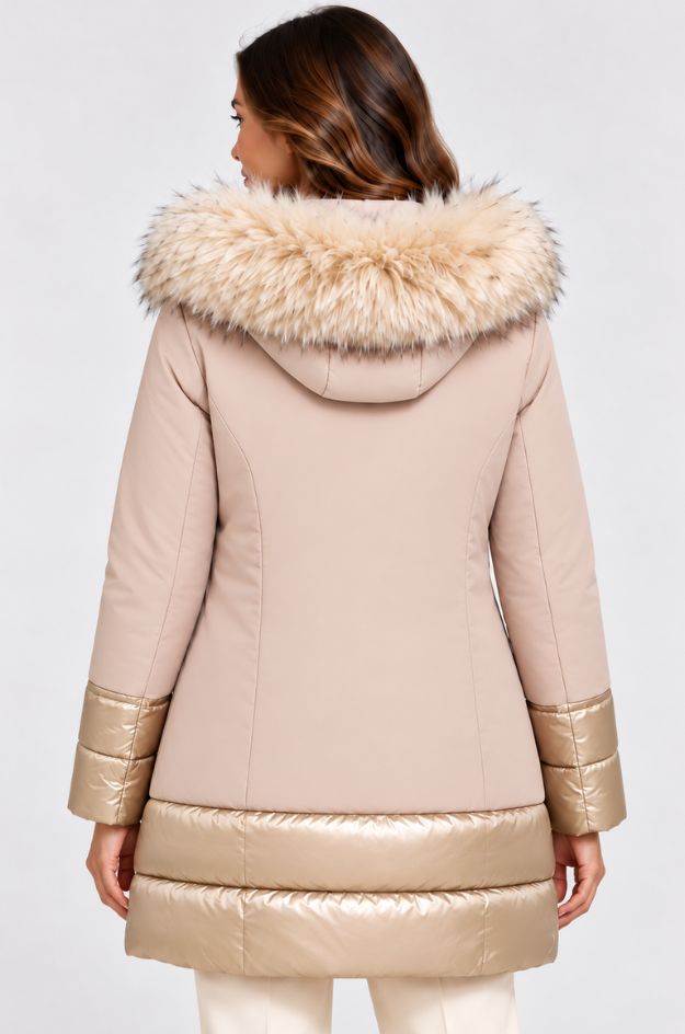 Chaqueta midi softshell beige con capucha de pelo y detalles satinados - Markup - Imagen 2